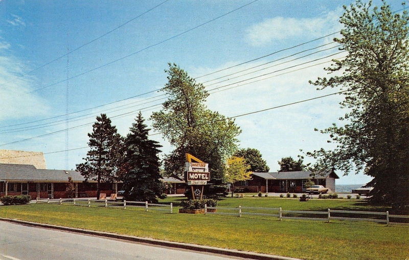 Martins Motel - Vintage Postcard